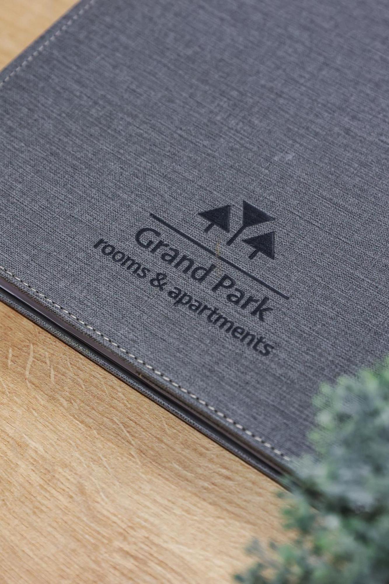 Grand Park Rooms & Apartments ชาชาค ภายนอก รูปภาพ